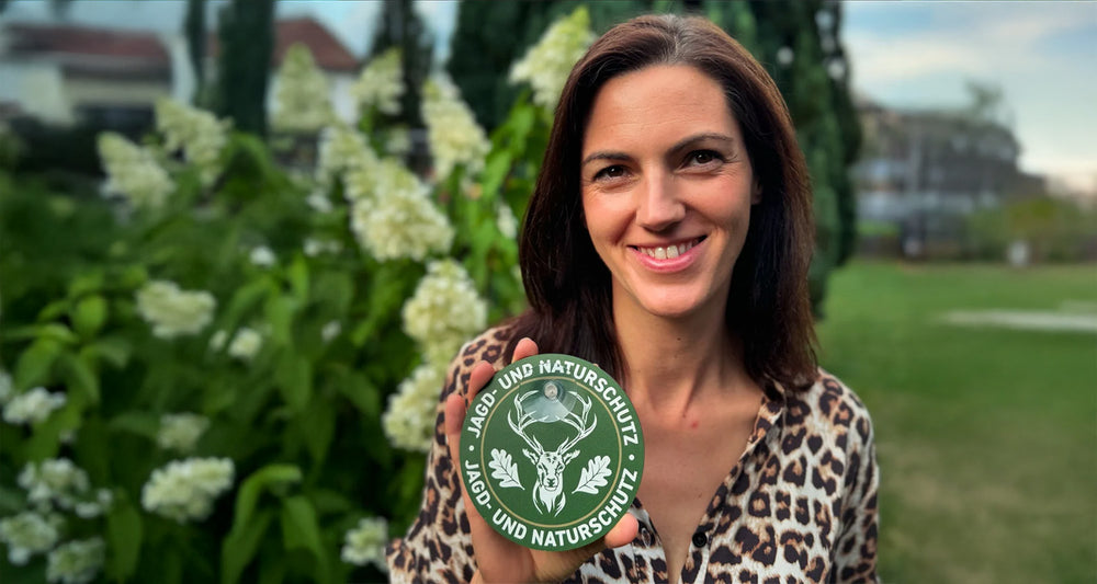 Susanne Ehrenberg mit einem Wilde-Hilde-Schild