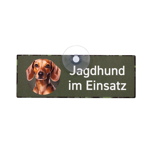 Jagd-Autoschild mit Saugnapf aus Aluminiumverbund mit einem brauen Kurhaardackel - Dackel - Teckel und der Aufschrift - Jagdhund im Einsatz.
