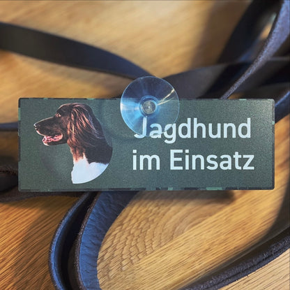 Kleiner Münsterländer KLM Schild "Jagdhund im Einsatz" Auto-Jagdschild mit Saugnapf - Made in Germany