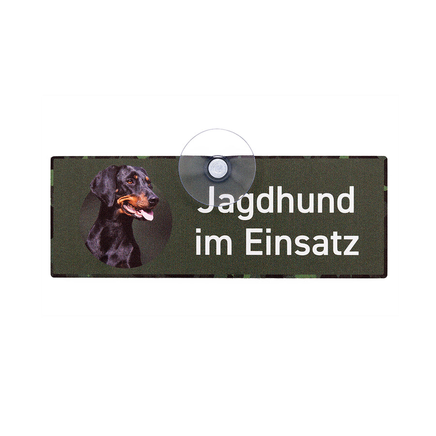 Brandlbracke Autoschild mit Saugnapf für die Scheibe mit der Aufschrift Jagdhund im Einsatz aus Aluverbund