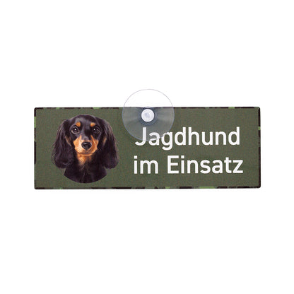 Langhaardackel schwarz-braun - Teckel Schild "Jagdhund im Einsatz" Jagdschild mit Saugnapf für die Autoscheibe - Made in Germany