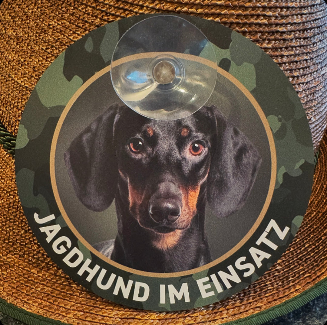 Kurzhaar Dackel / Teckel "Jagdhund im Einsatz" Autoschild rund mit Saugnapf