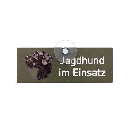 Autoschild mit schwarzem Deutsch Drahthaar und Aufschrift „Jagdhund im Einsatz“, 18 × 6,5 cm, Wilde Hilde Original