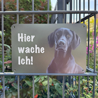 Deutsch Kurzhaar schwarz Warnschild „Hier wache ich“ | Jagdhund Hundeschild für Zaun, Tor & Grundstück, wetterfest