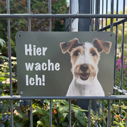 Fox Terrier Warnschild „Hier wache ich!“ | Jagdhund Hundeschild für Zaun, Tor & Grundstück, wetterfest