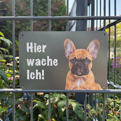 Französische Bulldogge Warnschild „Hier wache ich!“ | Hundeschild für Zaun, Tor & Grundstück, wetterfest
