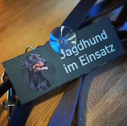 Brandlbracke Schild "Jagdhund im Einsatz" Auto-Jagdschild mit Saugnapf für die Scheibe - Made in Germany