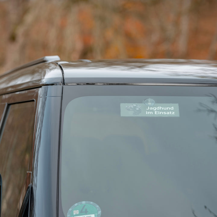 Weimaraner Langhaar Jagdschild fürs Auto "Jagdhund im Einsatz" für die Autoscheibe