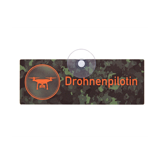 Jagdschild mit Saugnapf  "Drohnenpilotin" I
