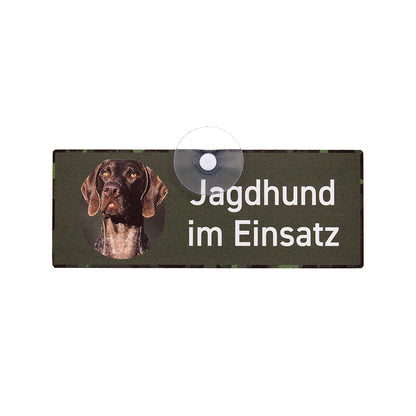 Deutsch Kurzhaar DK Alu-Schild mit Saugnapf für die Autoscheibe mit der Aufschrift "Jagdhund im Einsatz" von Wilde Hilde Original