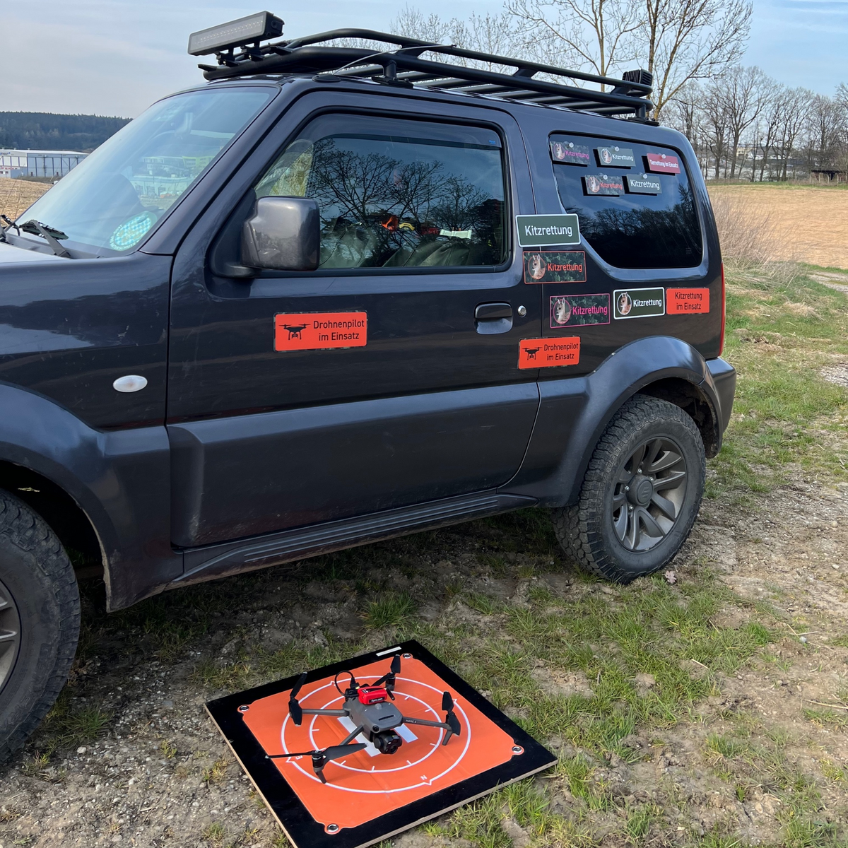 Kitzrettung im Einsatz Magnetschild 27,5 × 10 cm für Auto, Jagdfahrzeug und Rehkitzrettung