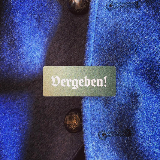 Volksfest- / Trachtenanstecker "Vergeben" (oliv / weiß)