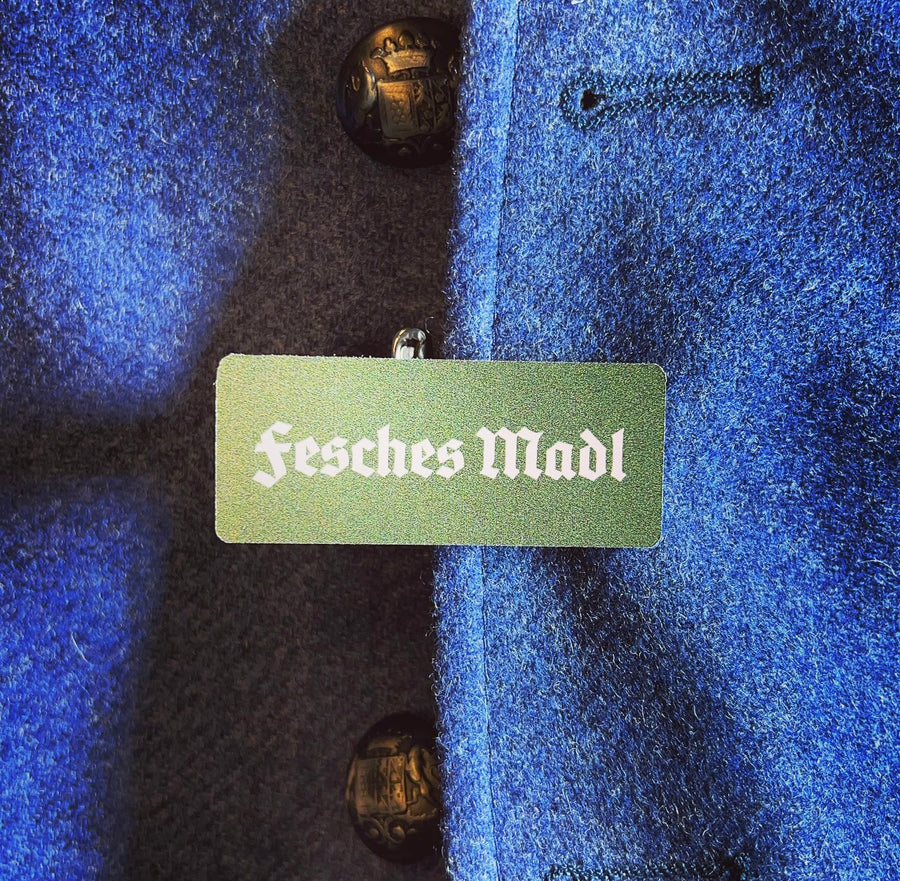 Trachtenanstecker „Fesches Madl“ für Janker und Hut