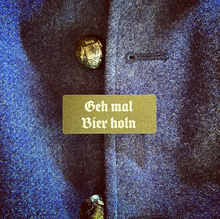 Volksfest- / Trachtenanstecker "Geh mal Bier holn" (oliv / weiß)