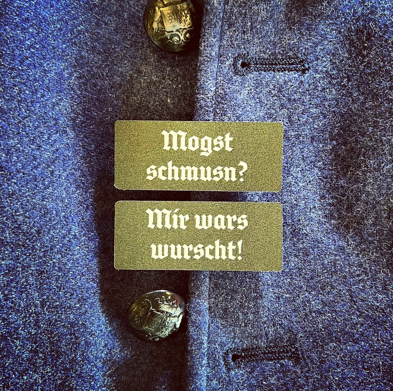 Volksfest- / Trachtenanstecker "Mir wars wurscht" (oliv / weiß)