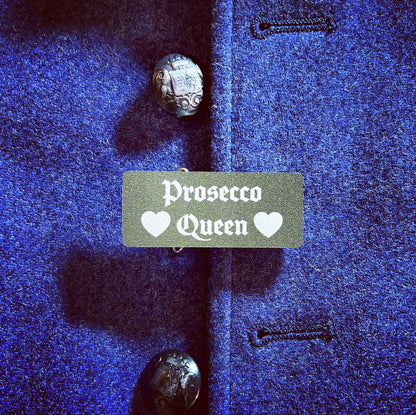 Volksfest- / Trachtenanstecker "Prosecco Queen" (oliv / weiß)