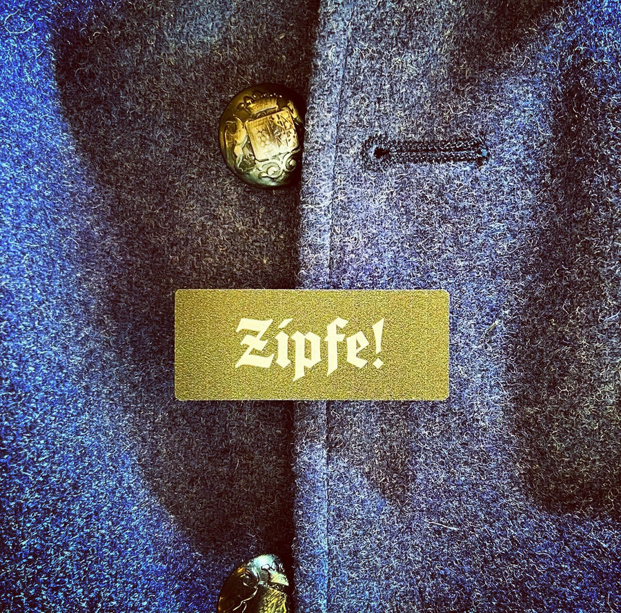 Trachtenanstecker „Zipfe!“ für Janker und Hut